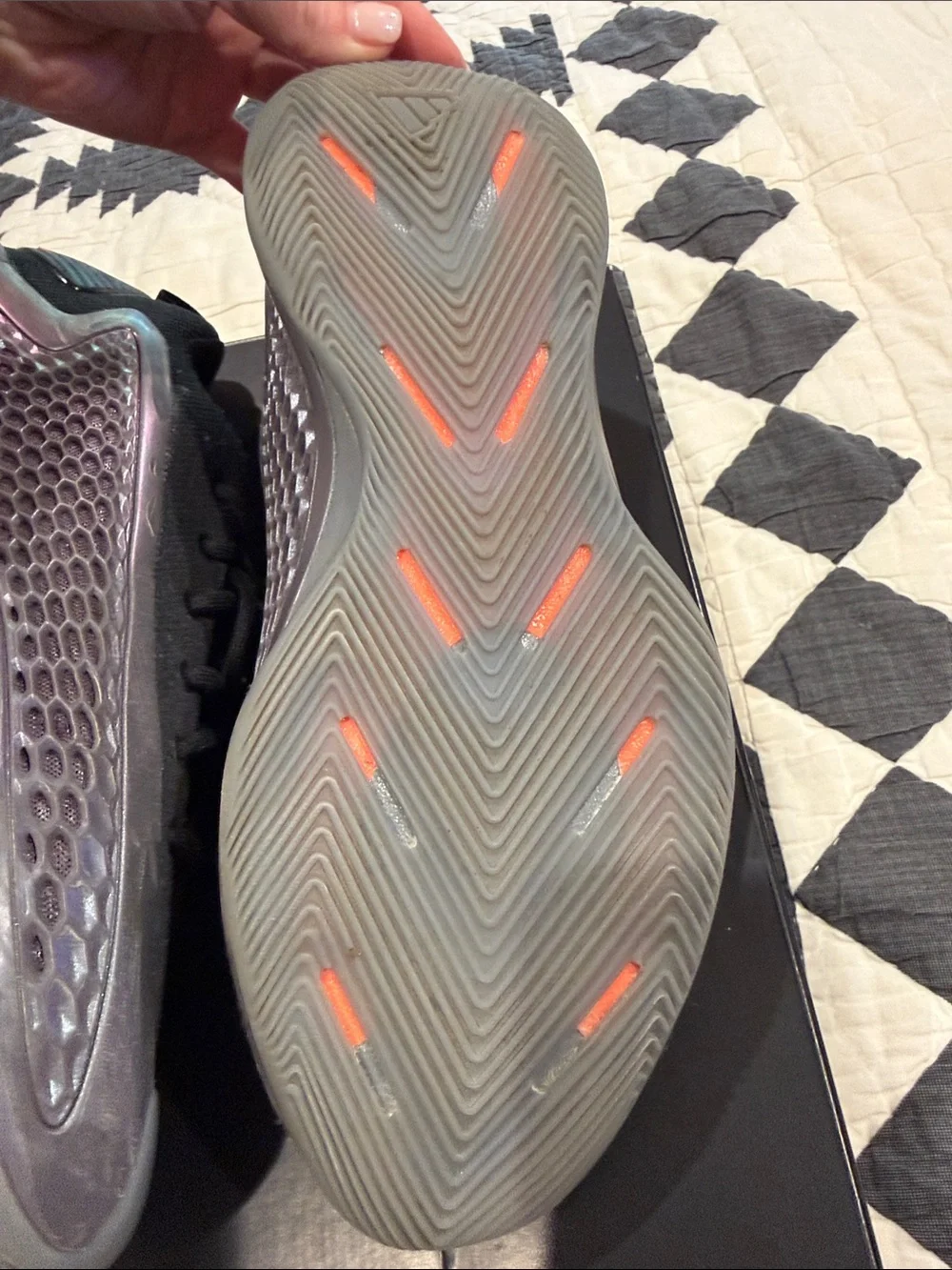 Men’s A.E. 1 basketball shoes, size 9